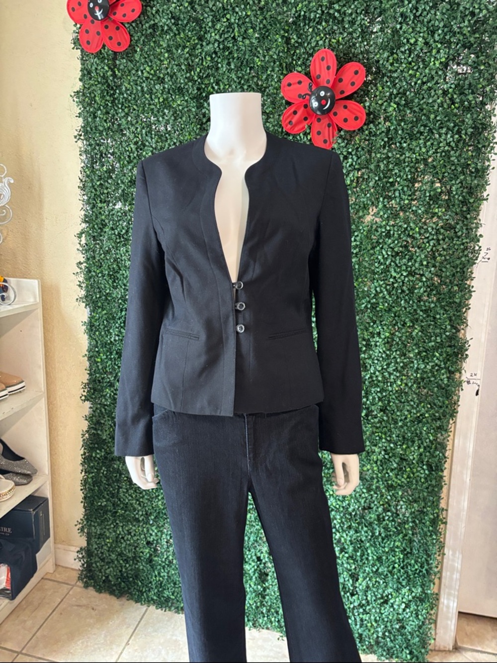 Black Women's Tailored Three-Button Blazer